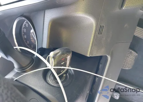 2019 Toyota Camry Le z USA, uszkodzony, nr VIN 4T1B11HK1KU264403